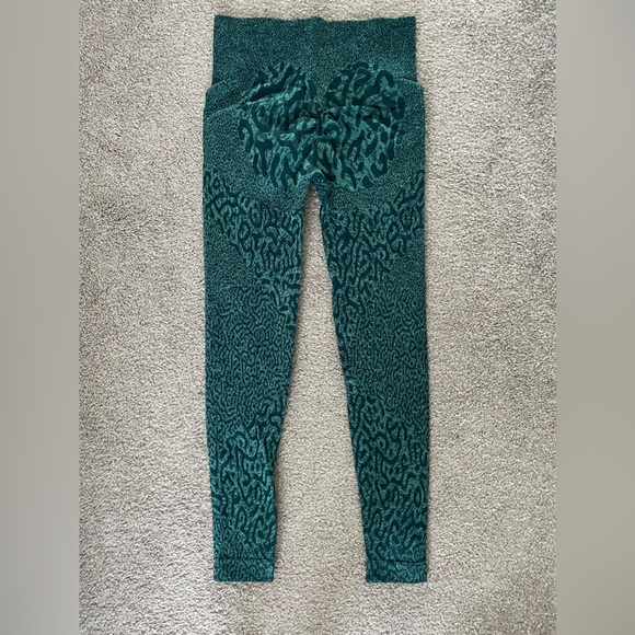 Gym shark Leopard Leggings - Picture 3 of 5